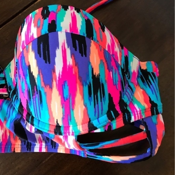 Xhilaration bikini two piece swim suit top. Size large. - Picture 3 of 7